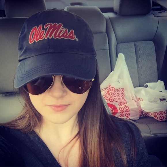 Meet your Posher, Ciara - Picture 4 of 5